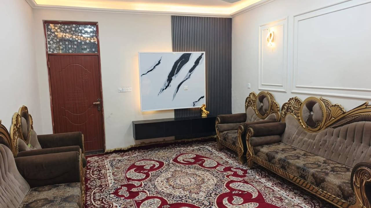 دار للبيع جسر ديالى القديم شارع المخازن قرب مولده سيد مجيد المساحة 150م واجهة 8.70 نزال 17.80 طابو صرف على شارع 20 (استقبال + صاله + مطبخ +غرفتين نوم) للاستفسار ***********
