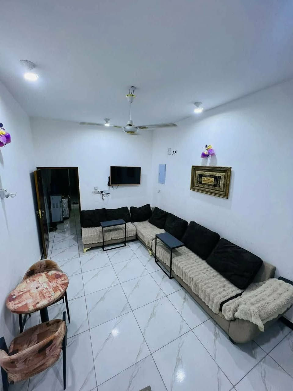 بيت للبيع حي الحكم قرب المستوصف شارع عشرين مساحة 150متر.. تلث غرف واستقبال وصالة ومطبخ ومحل وحمامات داخلية وخارجية حر غير مطلوب السعر 140مع المجال
للإستفسار التواصل مع الرقم ***********
