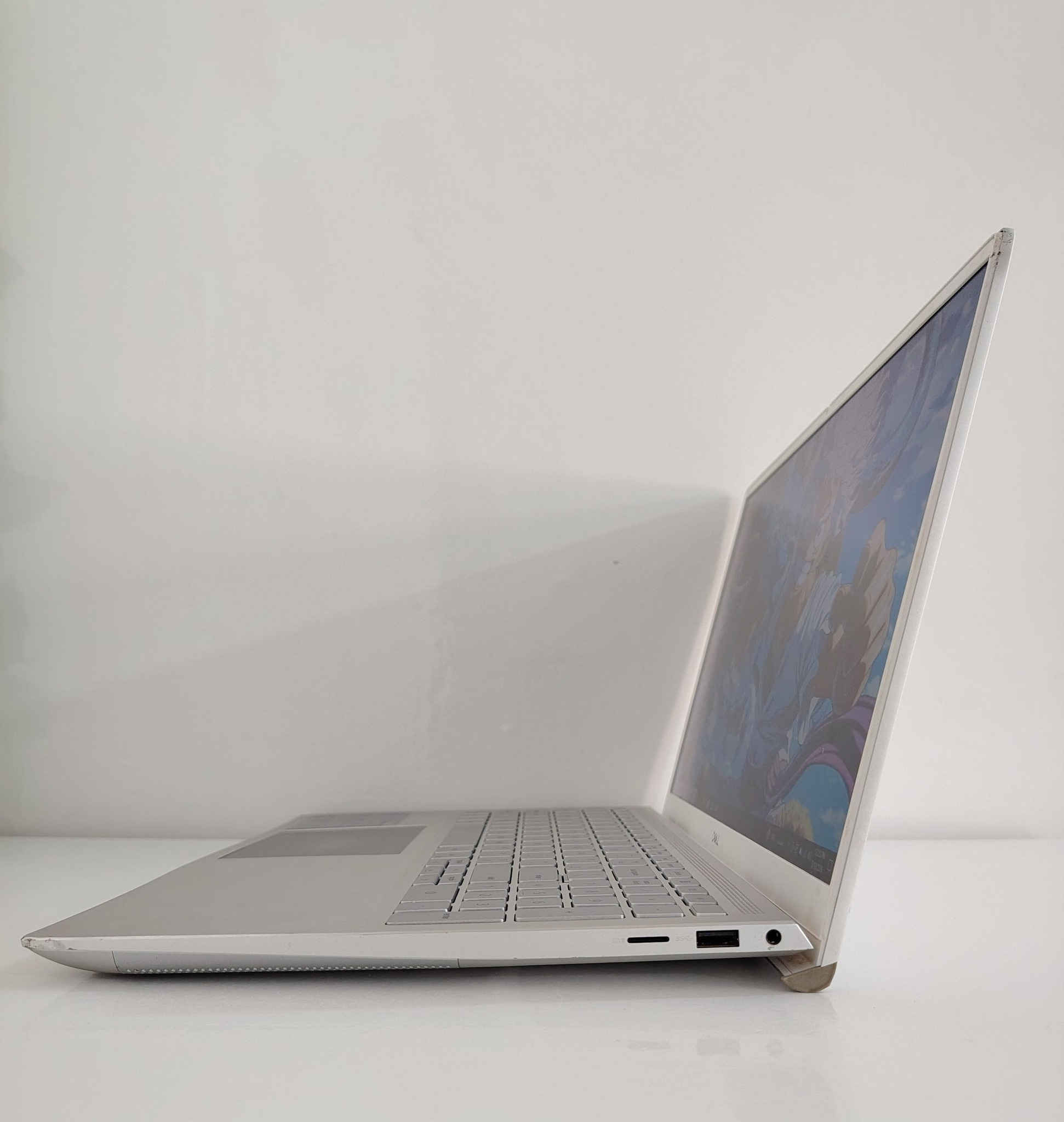 لابتوب Dell  7500
مناسب للتصميم والمونتاج وبرامج الهندسة مثل Adobe Premiere Pro وAutoCAD بشكل ممتاز.
يشغل أغلب الألعاب الحديثة بدقة جيدة بفضل كرت NVIDIA GeForce GTX 1650 Ti.
ممتاز للبرمجة، تشغيل المحاكيات، والعمل المتعدد بدون تعليق بسبب معالج H القوي.
مناسب للطلاب والمهندسين وصناع المحتوى الذين يحتاجون أداء قوي وسرعة عالية.

Dell  7500
i7 10750 H 2.60GHz 12CPUs

16 GB DDR4
512 GB SSD M.2

Intel (R) UHD Graphics 8GB
NVIDIA GeForce GTX 1650 Ti 4GB

كيبوردها ستيكر ضوئي
دقة الشاشة FHD
 القطعة نظيفة جدا نفس الصور
Battery Excellent 88%
البطارية تقره ممتازة بالبايوز.
تقره نسبتها من داخل تطبيقات فحص البطارية : 88 بالمية

لون فضي
سعر 740 الف
يوجد توصيل


**إذا كنت صاحب هذا الإعلان وتريد حذفه لأي سبب، رجاءا أرسل رسالة إلى الدعم الفني**