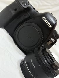كانون ٦D مارك٢ • عدسة ٥٠مم • شبه جديد