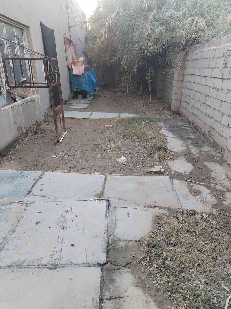 سلام عليكم
بيت اللبيع يحتوي ع 3 غرف نوم وصاله وستقبال 
حمامات داخليه وخارجيه 
مع كاع 3 دونم 
ارض طابو زراعي 
عنوان الحمزه الشرقي  الجعفريه
***********
