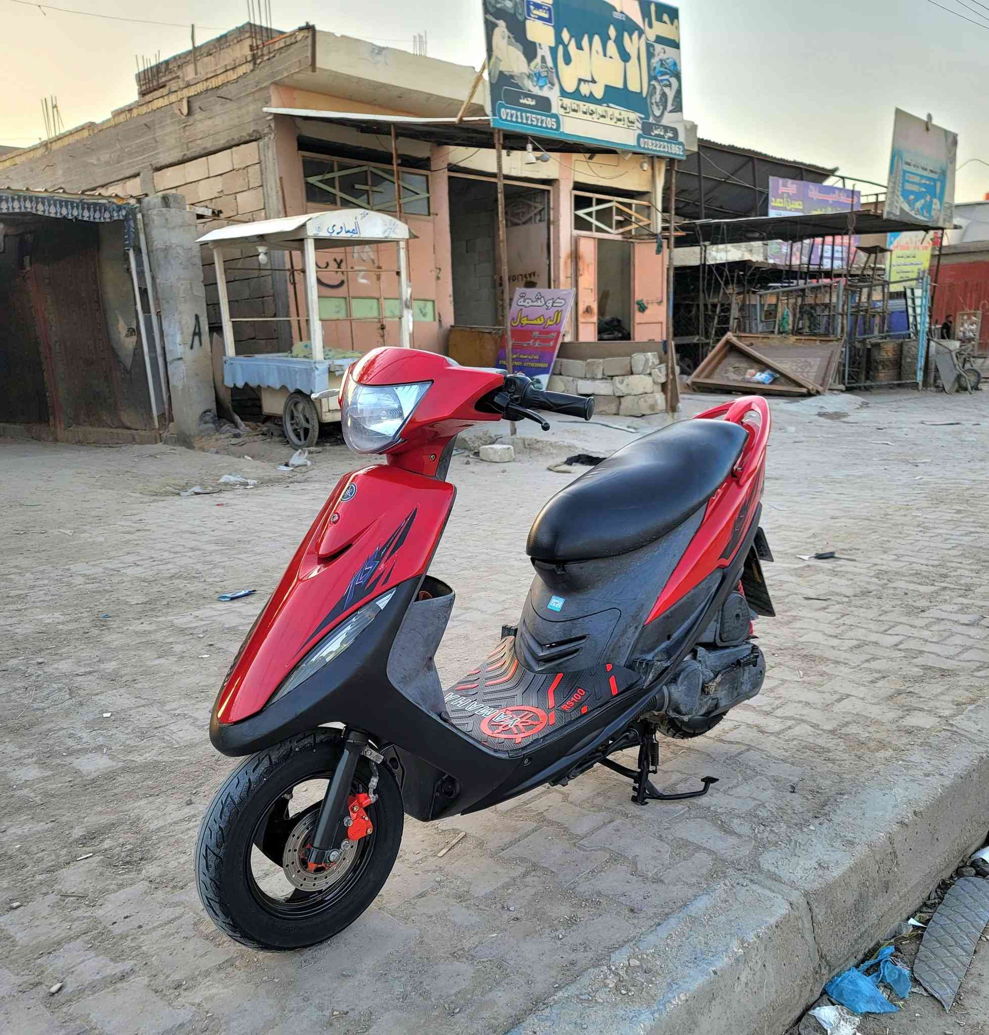 سلام عليكم 
دراجة ماكس عدلة موديل 2006 دراجة طك كارتون كلش جديدة صارلها 4 اشهر من طالعة من الرمبه ختم واحد وية المكينة ومكفولة كفالة عامة من كلشي شلعة ومعدل ونعومة فوول شرط خرسة ونص نكرة سلف دراجة مال جناي للبيع سعرها 650 وبيها مجال مكاني كربلاء /طويريج الشراي يتصل ***********
