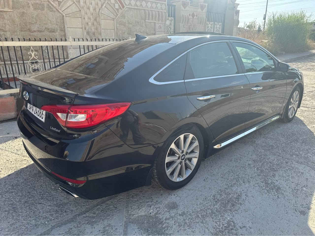 سوناتا للبيع فقط 
اعلى مواصفات لمتد Vip ماكو مثيلها على مستوى المحافظات 
سيارة كلين تايتل بدون صبغ بدون تبديل 
موديل 2017
ميحتاج اكتبلكم المواصفات لان هواي مواصفات بيها
رقم دهوك بسمنا
السعر 148 وبيها مجال بسبط
فقط بيع فقط بيع 
مكان السيارة موصل تلعفر
*********** موصل, نينوى
