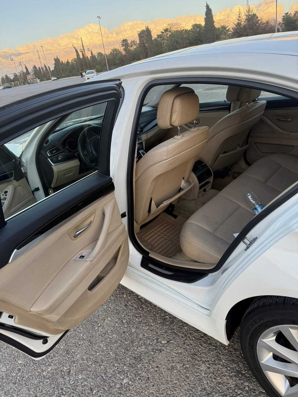 سلام عليكم  F10 مديل ٢٠١١ شركه عروش خليجى مواصفات سلايت حساس خلفى و امامى شاشه جديده ٢٠٢١ كار پلى دعاميا M باكج لايت مبدل شكل جديد معرك N52  530 نوزل قصير مرغوب سياره بدون صبخ جاملخ امتى سايق مبدل بلادى بدون ضربه بدون دواخل مكانين بارد باقى مكفول سعر ١٨٠ مجال ***********
