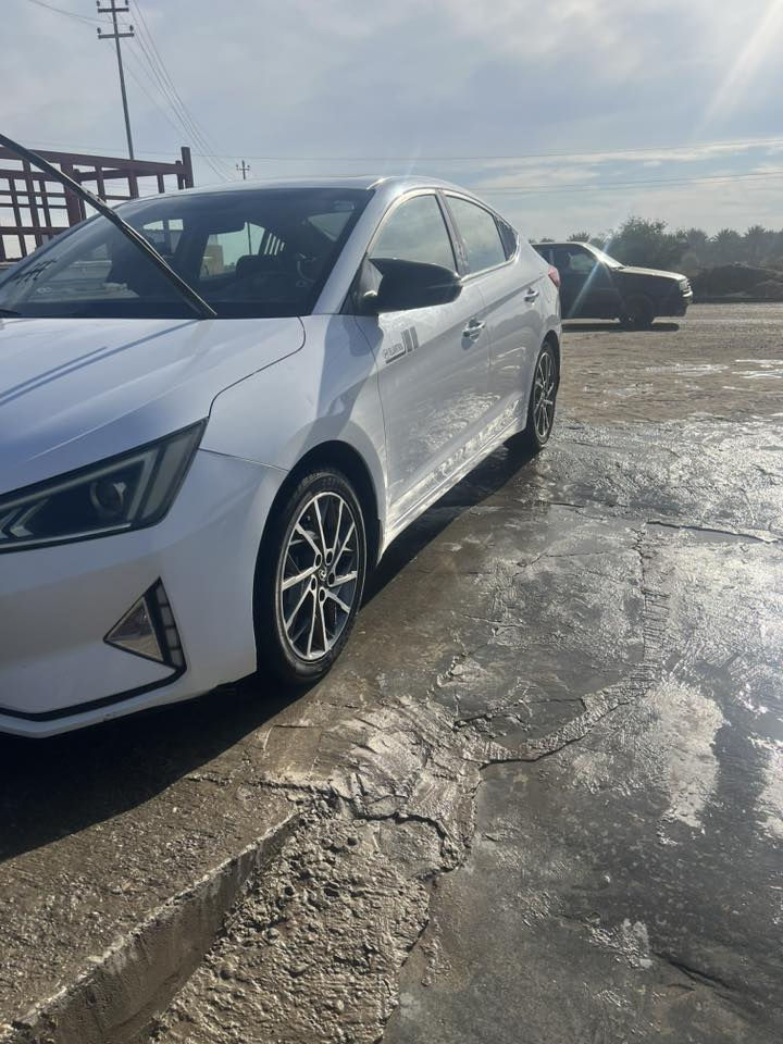 النترا 2019 خليجي  رقم بغداد تحويل ثاني يوم
فول مواصفات

فتحه سقف 
اشاير مري
مري شفط
حساس امامي خلفي
تبريد قطعتين
سياره كفاله  عامه. عده بارد قليل  بل صور 
كفاله من صبغ وتبديل كير محرك تبريد على وضع الشركه سبير منازل سياره جديده واستخدام نضيف جاهزه من كلشي السعر 166 وبيهه مجال للاستفسار ***********/.   ***********
