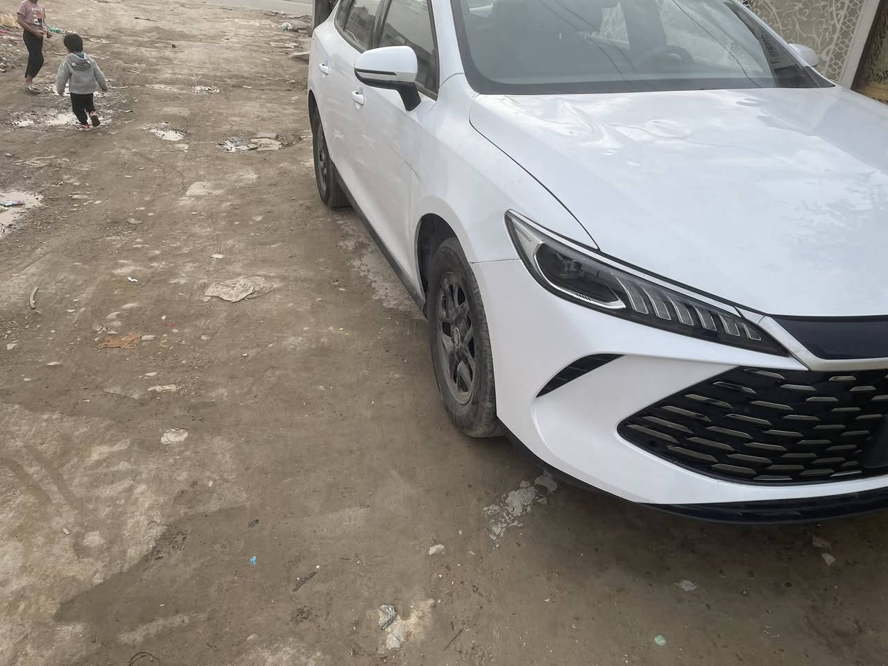 السلام عليكم اخوان ببوادي ٢٠٢٥ بعده زيرو ماشيه ١٠٠٠ كيلو البيع بيه ضربه بنيد جاملغ بس بارد نفسهم مصلحات بيه شاصي نفس معدل هي صور موجوده سياره جديده بيه شاحنه اكتروني بيه حوضيات رقم تليفون ء***********.  السعر ١٠٥
