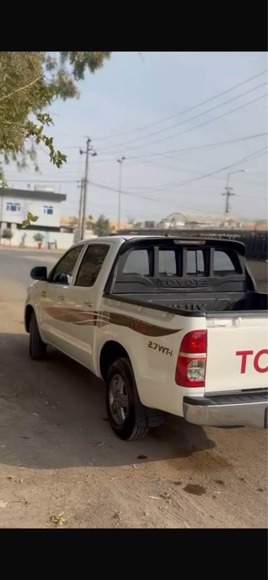 تويتا هايلوكس 
مؤديل٢٠١٢ تؤماتيكه سحودى شاسى ١٩
سياره كه كه سبوغى نيه ٤-٥ جى تحديله مه كينه ى كرايته وه به س بى حيبه سه نه وى تازه يه به ناوى خؤمه موافه قه ى جام ره شى له كه له زور توندو تؤله بى مه سره فه سحرى ١٨٨ ورقه و مه جال 
ره قه م /*********** سحرى پارجه ره شه كه زور هه رزانه أربيل, العراق
