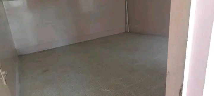 بيت للايجار 
 الموقع حي النعمانية قرب جامع دار الضياء بيت قريب حيل من سوق النبي يونس المساحة 130 متر  طابق ونصف يحتوي على 3 غرف مع الاستقبال للاستفسار 
الاتصال على الرقم ***********
