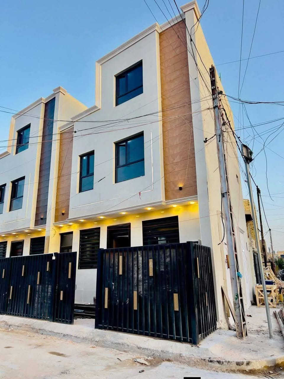 #حمورابي_لوساطة_العقار 
تونات 50 متر للبيع واجهة 6 زيرو
كل دار يحتوي على هول صالة منور

 مطبخ وخدمات  غرف نوم عدد3

حي الجهاد ديوان المخابرات 

للاستفسار ☎️ *********** واتساب
مكتب حمورابي لوساطة العقار
