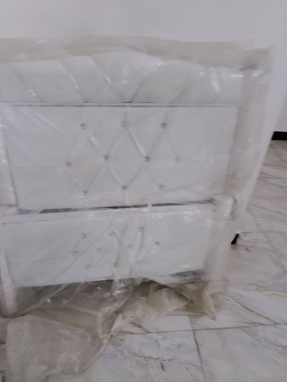 كرويتات عدد3 وجرباية جديدة نفر حديد غير مستعملة للبيع لعدم كفاية المكان اربع شوارع كرويتات 190 والجربابة 60


**إذا كنت صاحب هذا الإعلان وتريد حذفه لأي سبب، رجاءا أرسل رسالة إلى الدعم الفني**
