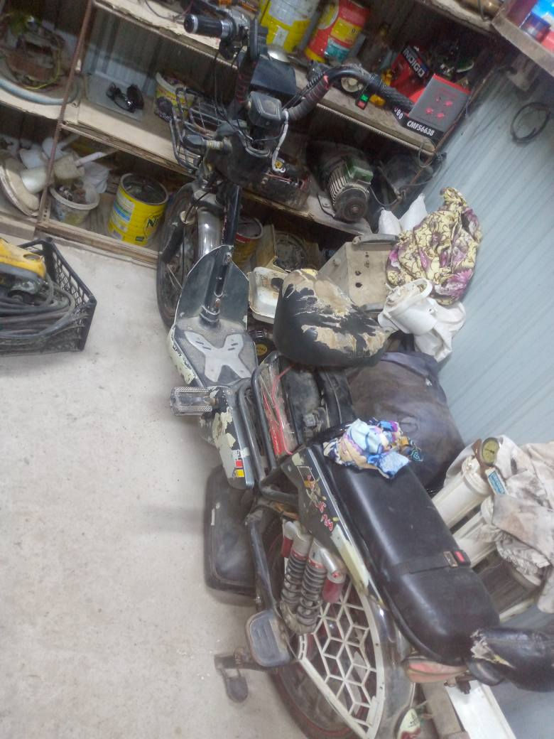 السلام عليكم دراجتين البيع الولا شحن شغاله و على فحص بس نقص بطاريات مال دراجه 

و ثانيه شغاله حجم محرك 110 منشه ياباني علا بازين و بيها وصل ورقه واحده انا مجرد ناشر و سعر يم حجي مناسبات و هذا رقم تلفونه و بي واتساب *********** رجان الحد راسل خاص عمارة, ميسان
