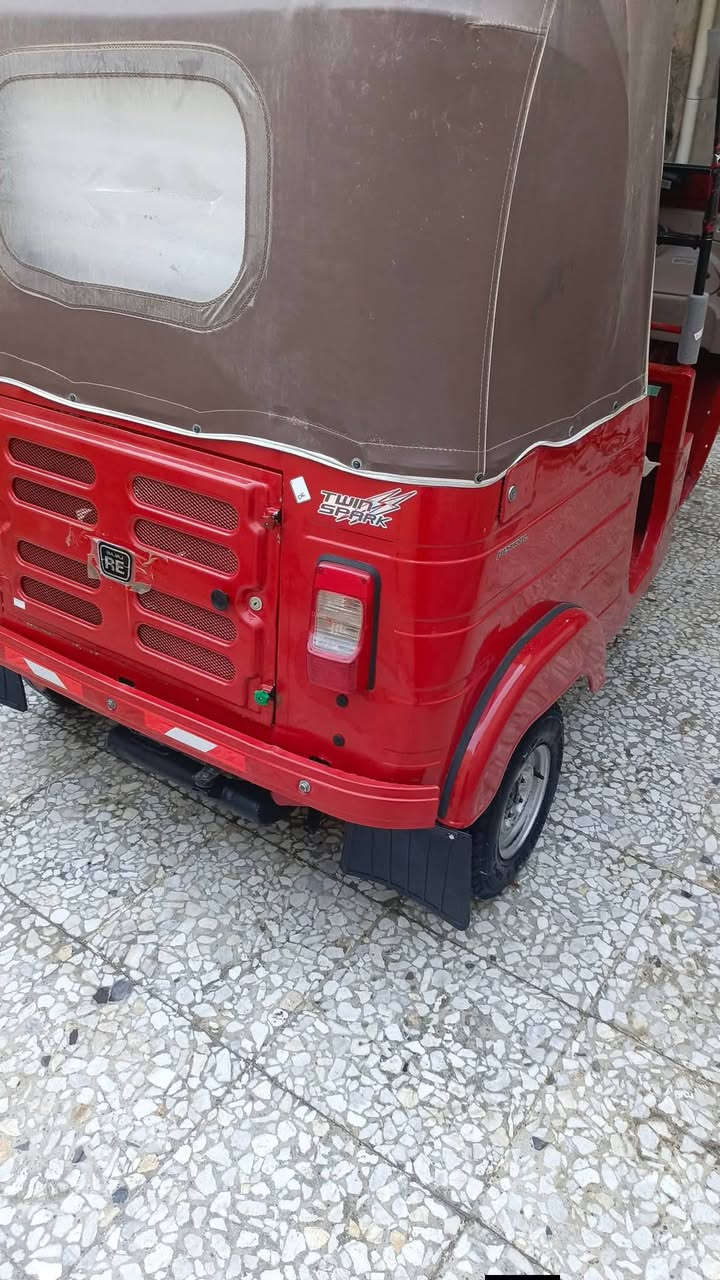 اسلام عليكم شباب تكتك موديل 2020 اوراق اصولي اتعهد باوراقهه تكاتك تخم تاير جديد  مكينه لا تنقص ولا تبخير خير من الله العنوان واسط قضاء العزيزيه لسعر/// 5500/// ***********
