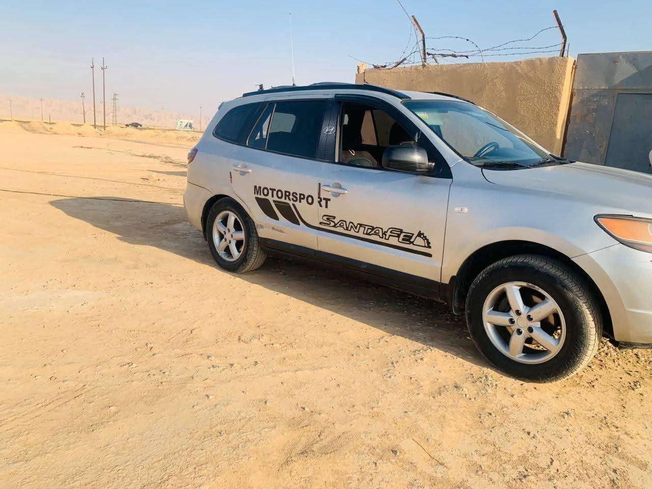 السلام عليكم 
سنتافي كاز 2009 ادوات 
بيها كازكيت 
السعر 37 وبيها مجال 
ترهم مراوس وترهم بمقدمه و مده او قسط شهري 
*********** 
بيها كازكيت فقط  شغاله نكره سلف بس بيها هوى قليل بل راديتر 
بس زولوها عني لا اورها
