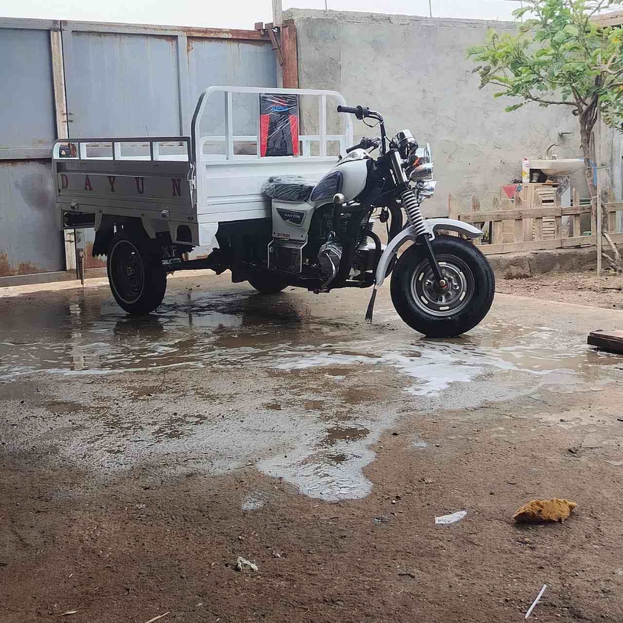 ستوتة للبيع موديل 2014 
تعمير جديد بالكامل (كلشي جديد ومفحوص)
أوراق أصولية كاملة
نص كيلو (ما ماشية)
السعر: يُحدد عند الاستفسار
للتواصل: ***********
