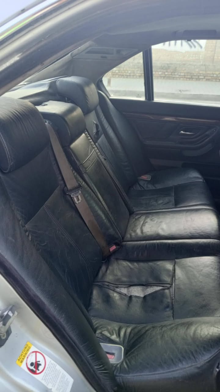 السلام عليكم
كاسحه مديل 2000 حجم 744 باب طويل فول مواصفات 
رقم بصرة مشروع وطني مكاني بغداد 
السيارة مصبوغة عام فرن جماليه بدون حادث 
كهربائيات ما ملعوب بيهة كله بلاد بدون جطل 
تحكم ستيرن 
مثبت سرعه شغال 
تحكم مري 
ميوزة طعام 
جنطه شفط 
كشنات 16حركه 
تخم تاير جديد 
باتري جديد 
كير خير من الله 
ملاحظه مكينه السيارة كايمه بيهة تبخير كلش قوي 
تعال افحص السيارة وتدلل مراوس ما اراوس فقط للبيع 
التواصل *********** واتساب موجود السعر 75 وبيهة مجال بعد الفحص
