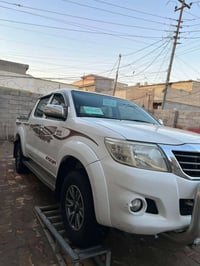 بيكم 4*4 فور ويل موديل 2014 بارد بيها اصبعين بصف البگلايت الايسر غيرها...