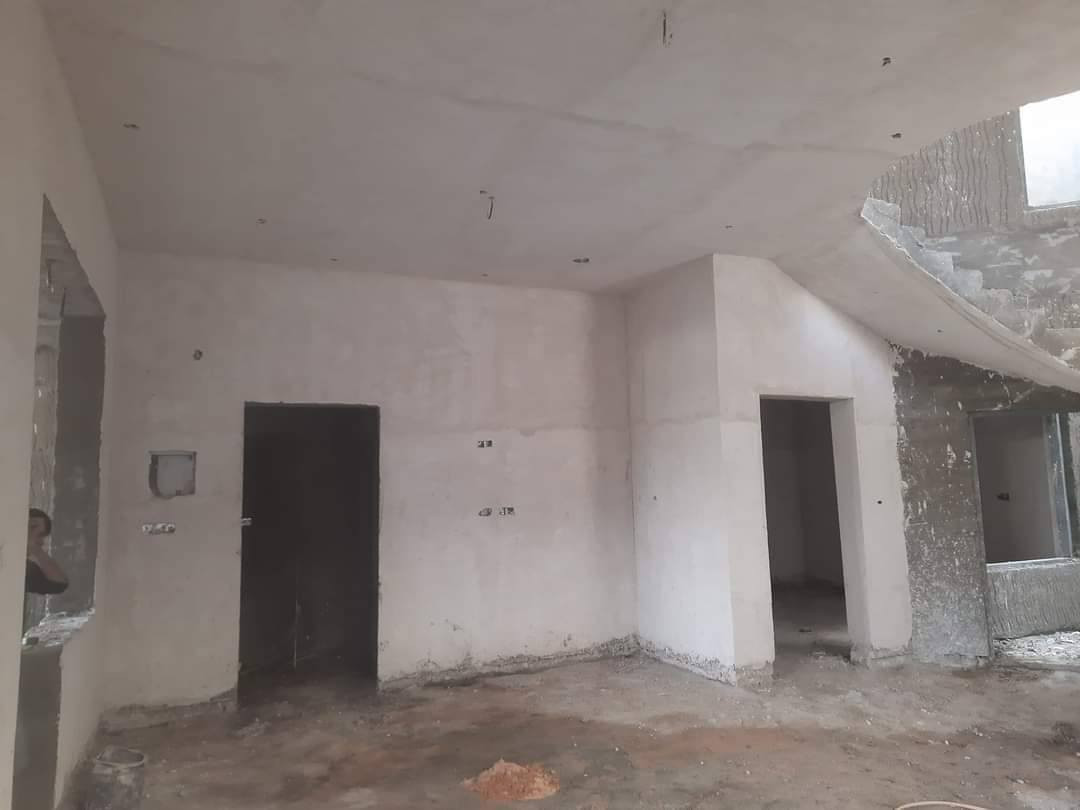 خلفه متفرغ خابرني وبخدمتك ***********
