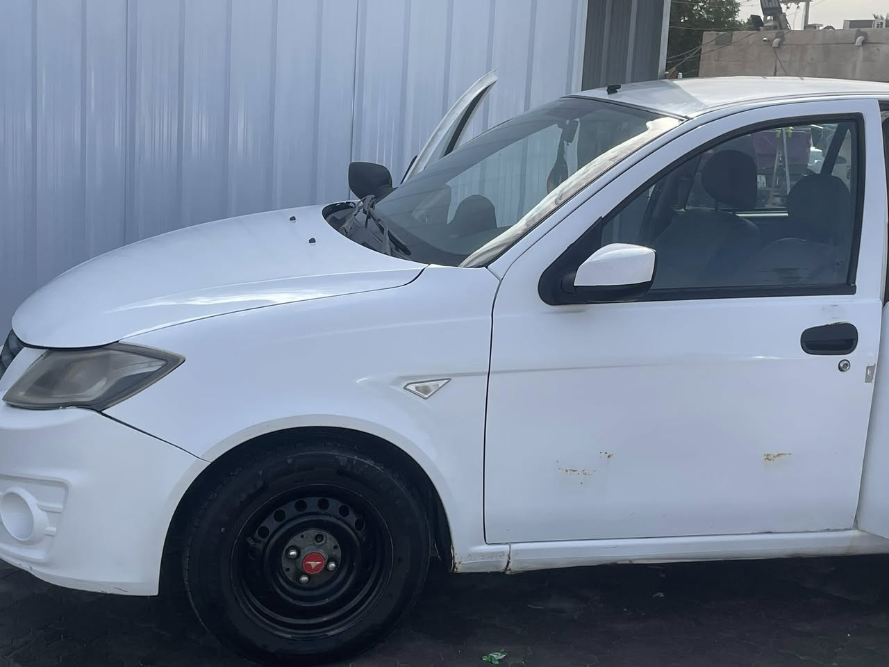 السلام عليكم ساينا موديل 2018رقم بصره بسمي تحويل ثاني يوم سيارة مكفوله ماعد طخات خفيفه وخياس مثل موضح بالصوره سعر 50بيه مجال للطيبين متواجد فقط على الواتساب ***********
