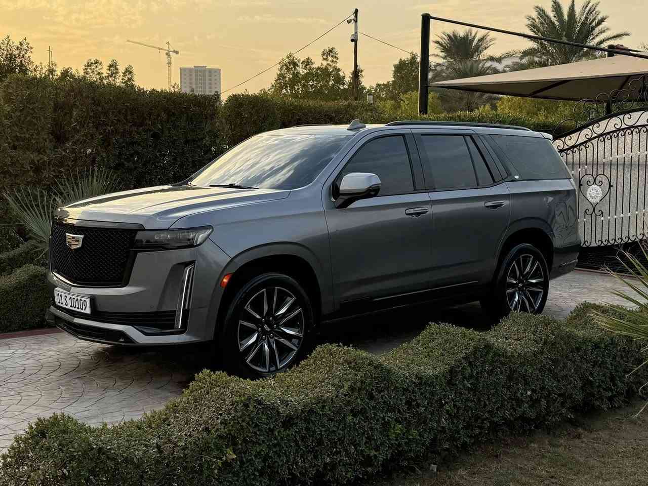 سلام عليكم
كاديلاك اسكاليد 2021  

خليجي السيارة وكالة المنصور 

ملاحظة السيارة مغلفة (ppf) عشر سنوات 

رقم بغداد مميز وبسمي 

المواصفات 

تشغيل عن بعد 

36 سماعة 

‏‎5 كاميرات

‏‎5 بصمات

فور ويل

كشن رجاج 

دوسات كهرباء 

داتا شو 

بانوراما 

لايت زنون عالي ناصي ٥ عدسات

‏‎4 شاشات بالدشبول والسقف والكشنات

تحكم بريك 

رادار تحديد مسار

رادار خلفي

رادار امامي 

رادار جانبي 

كشن تدفئة وتبريد سايق وراكب

كشنات خلفية تدفئة

مري شفط 

اشارة بداخل المراية

كشنات جلد 

كشنات خلفية منفصل VIP

علامة كاديلاك ضوئية بالدعامية الخلفية

الكشنات كهرباء 

ذاكرة ميموري ستيرن وكشن

ويل ٢٢ بلادي 

بااختصار السيارة فول للاخير 

وبالعافية الي تكون من نصيبة

***********
