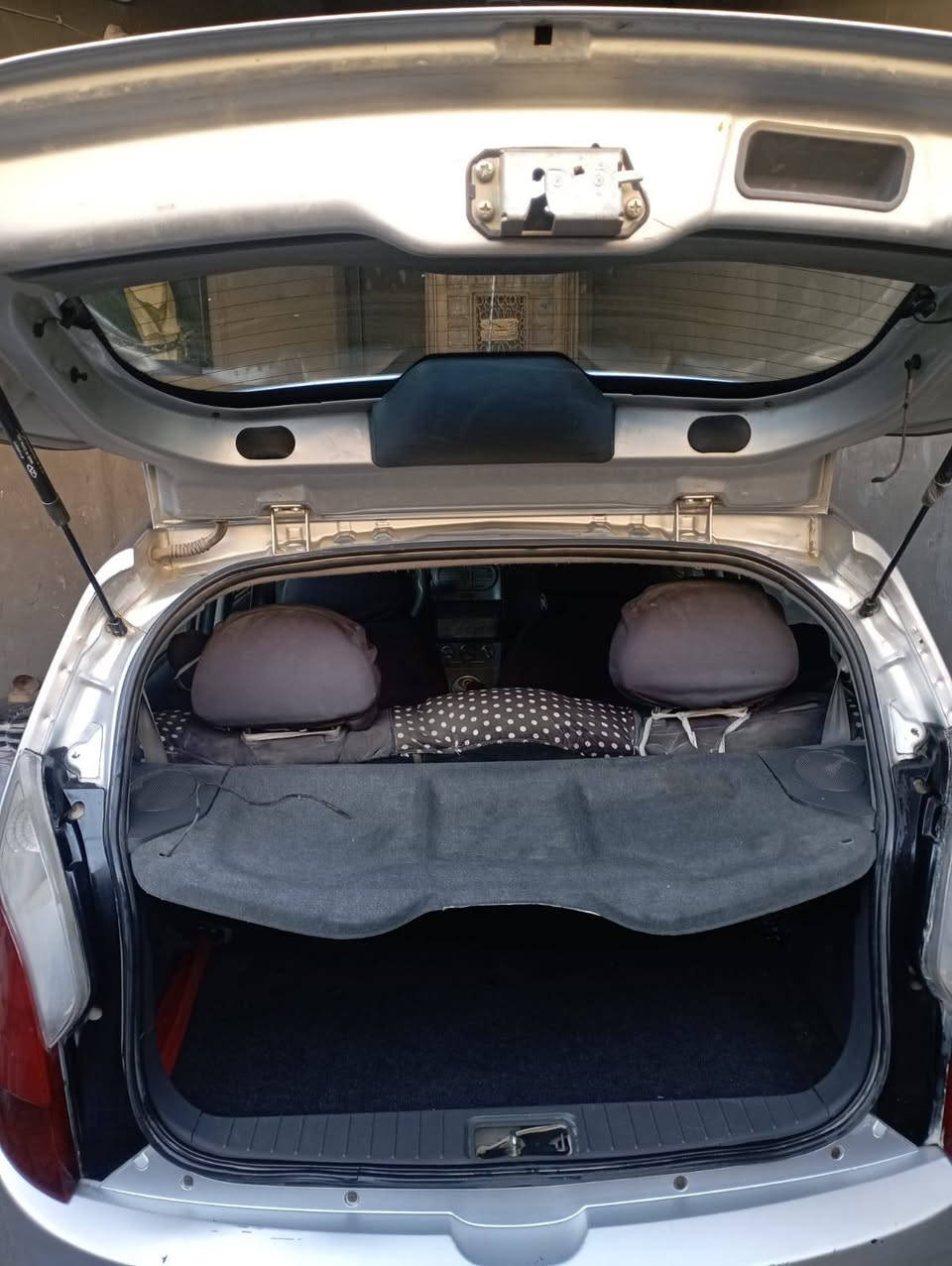 رقم بغداد
كير+ حداديه ممتازه 
زوج تخم تايرات 
حساسات +شاشه 
سياره نظيفه / النقص فقط كير نمره ٥ يرادله تبديل 
مكان / حله 
السعر ب٣٥$ وبيه مجال للشراي 
***********
