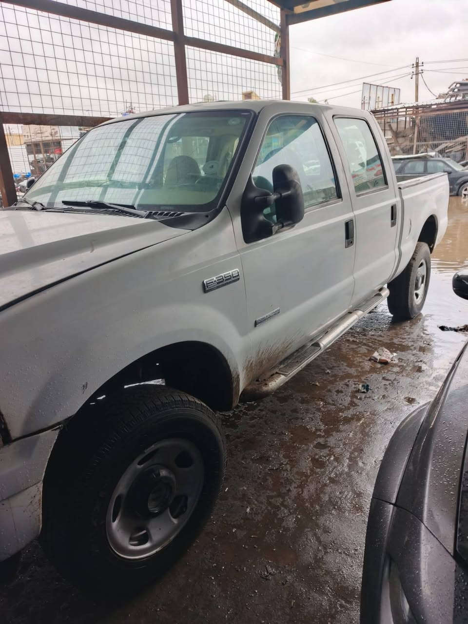 السلام عليكم
مكلف بالنشر 
فورد سوبر ديوتي موديل ٢٠٠٧ كير الف محرك ٦١٠٠ السياره جاهزه بدي قصير 
صدر امامي خلفي تايرات تبريد كله شرط 
للاستفسار ***********
