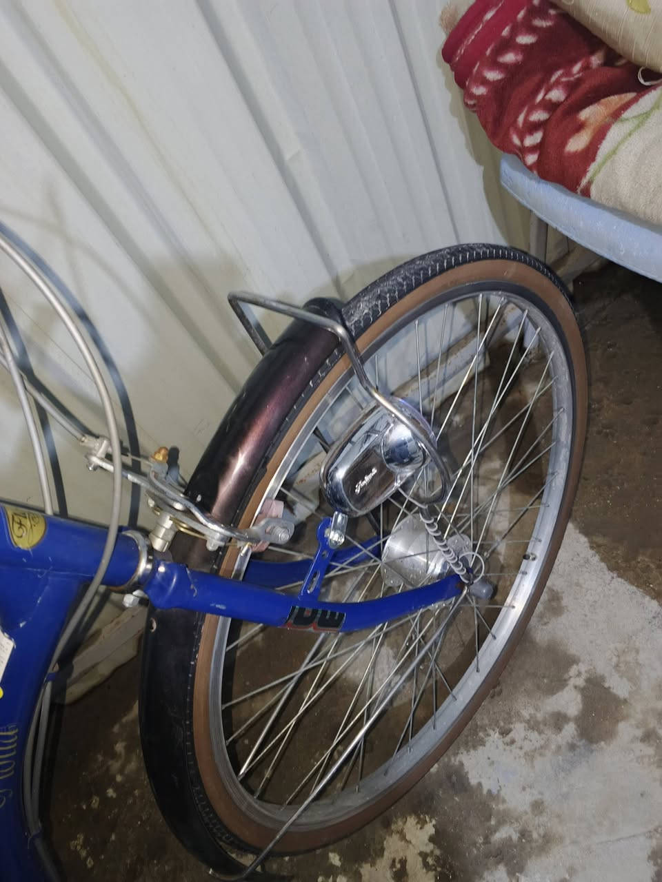 سلام عليكم بايسكل للبيع جديد مال حاويه جديد لون مميز 💙💙 ازرك جاملاخات 🤎 جوزي دسك كبس داينمو حساس قفل ارقام وحافظ ارقام مالته باسكل اي نقص مابيه جديده 6كيوره ،،،وللعلم بايسكلات صاعده ولمو شراي لا يدوخنه مكاني دولعي شارع الحسابات شراي خاص *********** وتحياتي للجميع ❤️❤️
