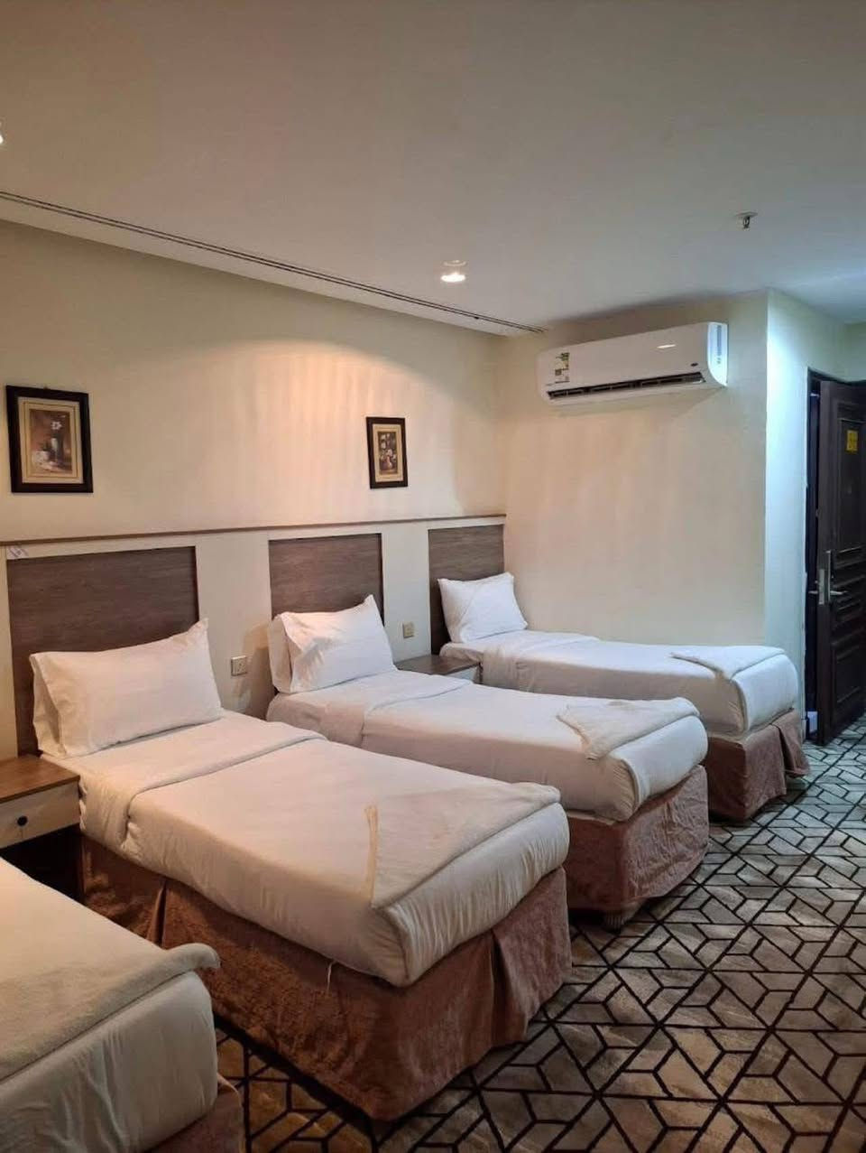 برنامج عمرة نص السنه (العطله الربيعيه) بمبلغ تنافسي فقط 475 دولار لمدة ٩ ليالي برا والسكن في فندق اوتاد مكه  والذي يبعد عن المسجد الحرام ٦٠٠متر مشيا  (***********) مع العلم ضيافه طريق مع مبيت في منطقه حايل...
