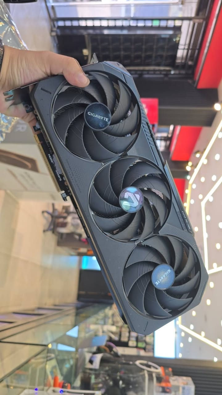 كرت شاشة RTX 5080 GIGABYTE GAMING OC مستعمل نضيف كل عالفحص بعده داخل الضمان
1،950،000 وبيه مجال بسيط مكاني بغداد تقاطع صليخ مجاور العيادة الشعبية 
***********
