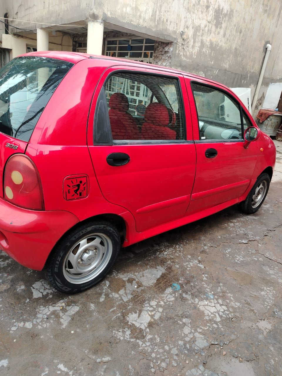 السلام عليكم كيو كيو مديل 2008سياره بلاديه  رقم بغداد الماني شرط تحويل محرك كير جدد تخم تاير حداديه خلفي امامي جديد تبريد ثلج ويه السويج  كهربياتها كلها شغاله السياره جاهزه برغي نقص مابيه خير من الله كير اوتماتيك سياره نضيفه وحلوه ومال بيت وسعره جدا مناسب لشراي السعر 27ورقه وبيه مجال لطيبين الرقم *********** مكاني بغداد انتصل عله صاحب الرقم وبيك خير وتدلل
