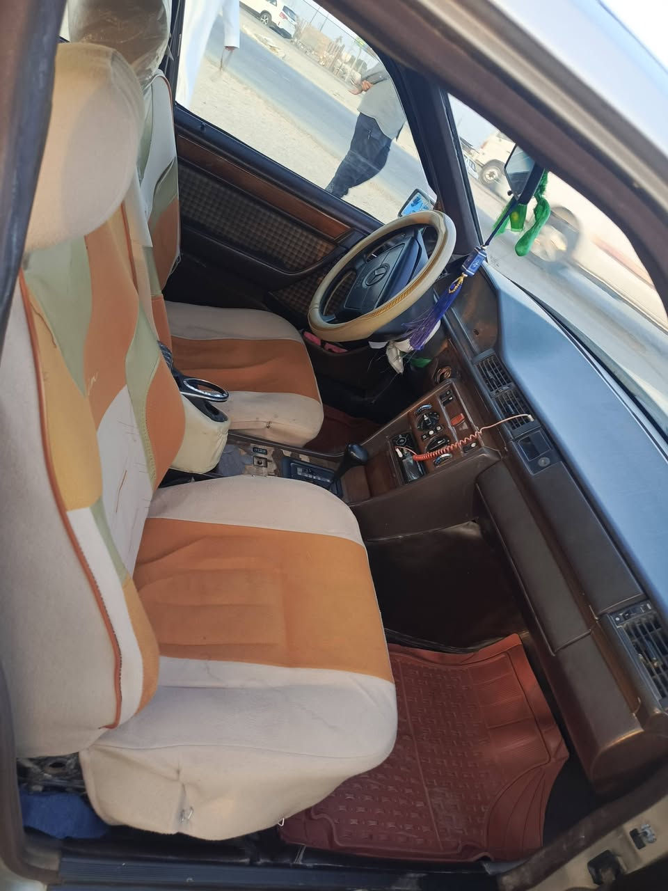 سلام عليكم دب البيع موديل 90 اصل رقم بغداد صدامي وراعيه موجود في الرفاعي وهيه موجوده هم بل رفاعي مكفوله من ضربه والحادث ما عده صبغ جماليه وقواعد سليمه  حداديه صدر جديده قبل سبوع مئسويه ولوره 60بل ميه سعر 65 وبيه مجال موجود عل خاص *********** ونا خادم وذا كو مراوس راوس وطي فرق بسبه راكب ونيفاره بيكم المالم حسب القناعه
