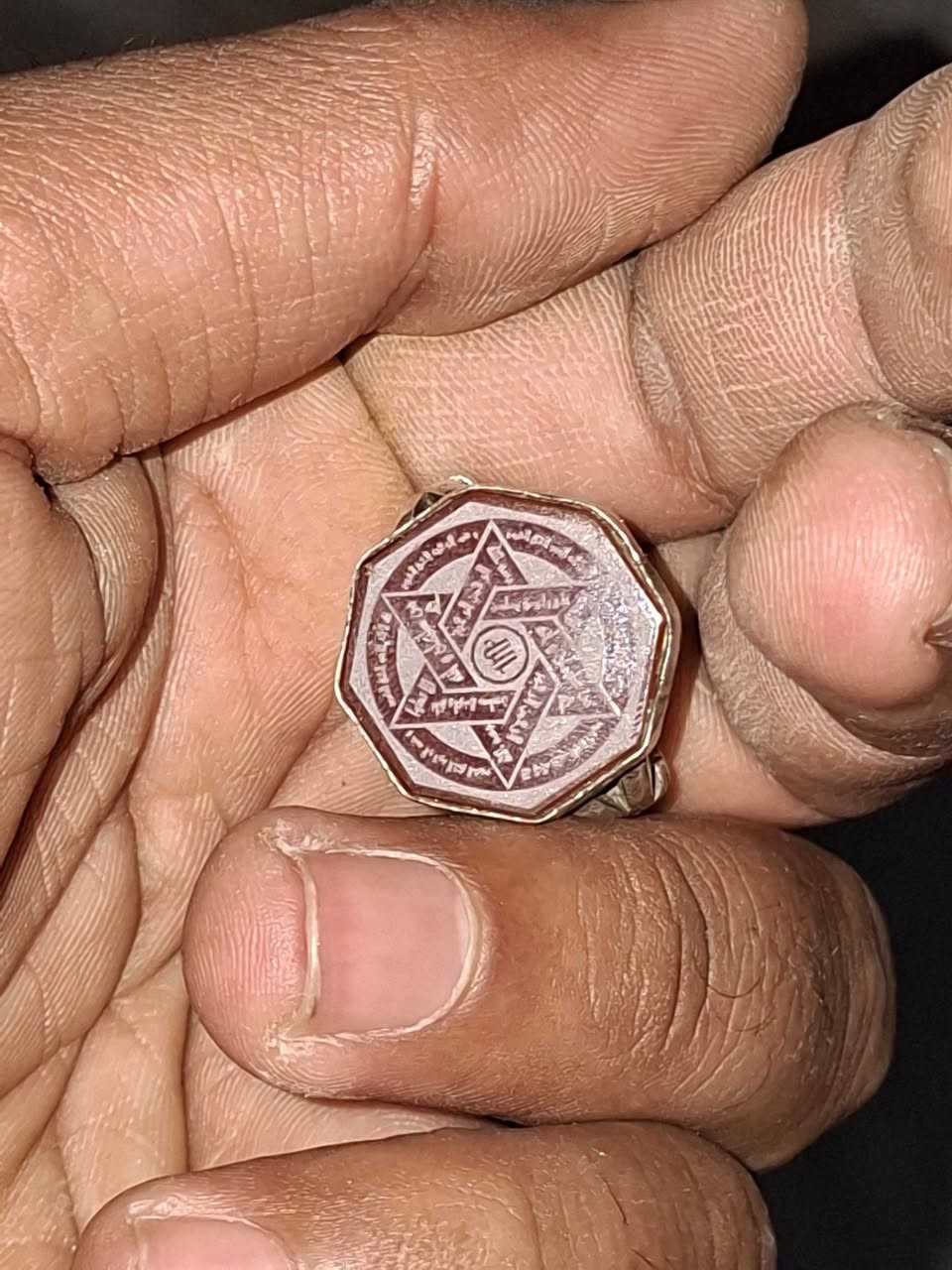 خاتم فضه اصلي
صياغة ثقيله السعر 45

المكان نجف ماعندي توصيل
واتساب ***********
