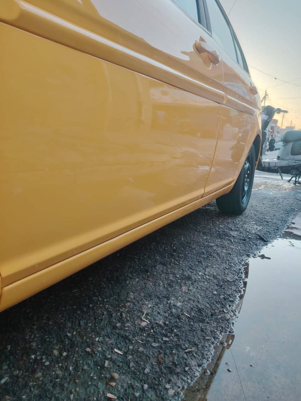 السلام عليكم اكسنت موديل ٢٠٠٩سياره جديده عايدهه بيدي اول صبغه وارد امريكي حادثهه بس بنيد بدون دواخل رقم واصط بسمنه سياره تخم تاير مدوشمه عام صدر خلفي امامي  محرك كير هسه بدلنا  حاويه تبريد ثلج سياره متعوب عليهه كله جديد ماشيه ٢٠٠هيه مصفره وغرامات وسنويه٢٩رقم الهاتف *********** مكان بغداد
