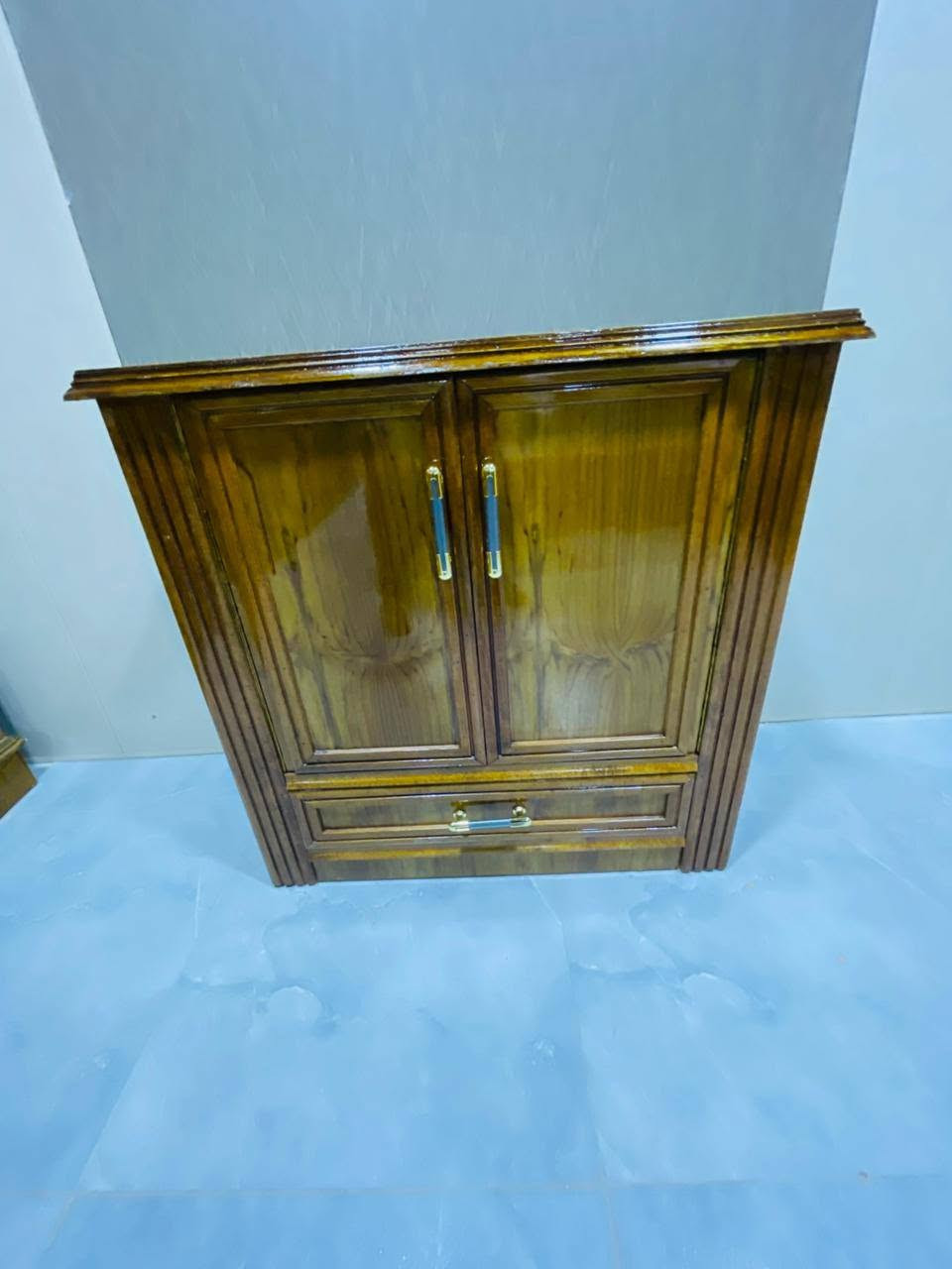 السعر 1275
شغل درجه اولى جديد من عمل المعمل للغرف النوم والابواب الصاج  داخل وخارج صاج طبيعي ام السته طابق ومتوفر ليدنا جميع الموديلات وكافه اعمال النجاره في كربلاء وخارج كربلاء ويوجد خدمه توصيل لكافه المحافظات 
الموبايل / الوتساب ***********
