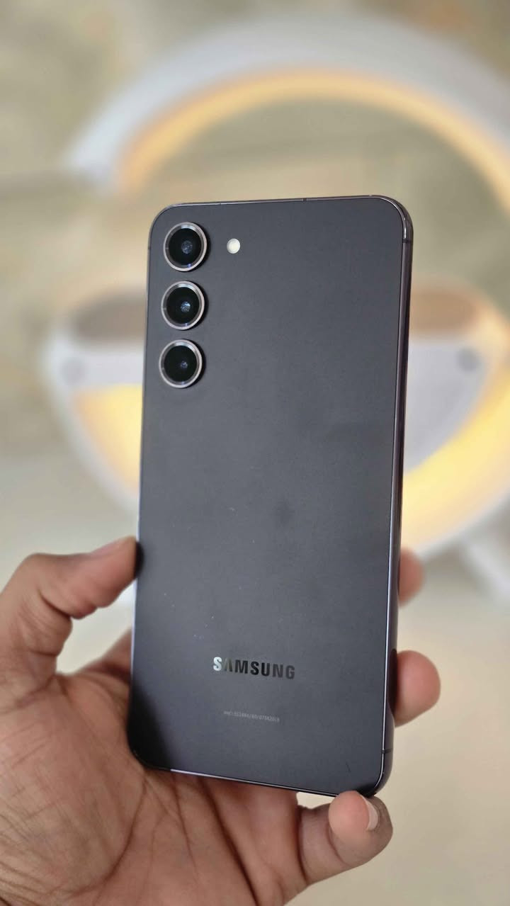 اس 23 بلس شرق اؤسط خطين ذاكره 256 مكفول 
جهاز جديد من كلشي فقط حافظه وياه عنوان نجف 
سعر 550 سعر نهائي 525 شراي مؤجؤد ءاتساب ماسنجر
*********** النجف, العراق
