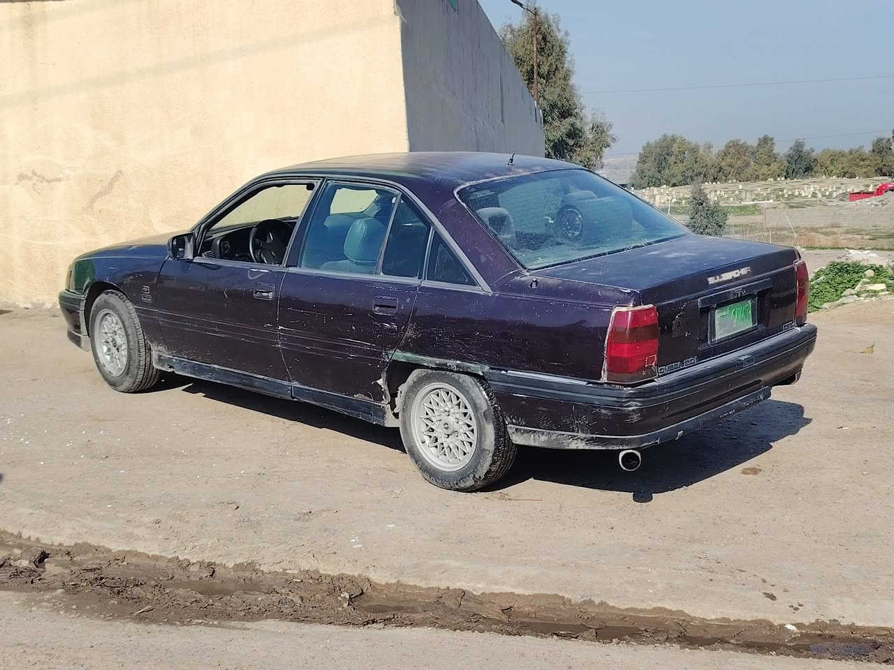 السلام عليكم اوميكا للبيع موديل 93 شرط محرك ول كير محرك 20 طخم تاير جديد بيه كابون بانزين وشرط التحويل السعر 22 بيه مجال الاستفسار عل رقم ***********
