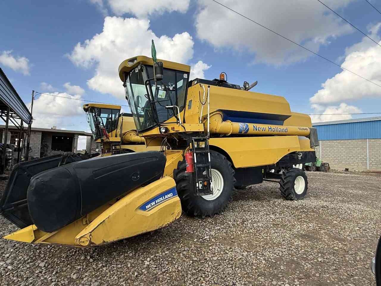 حاصده نيوهولند موديل ٢٠١٥ قايش رقم واسط مشتغله ١٧٠٠ مكفوله من اللحيم والكسر للاستفسار الاتصال ع الرقم ***********
