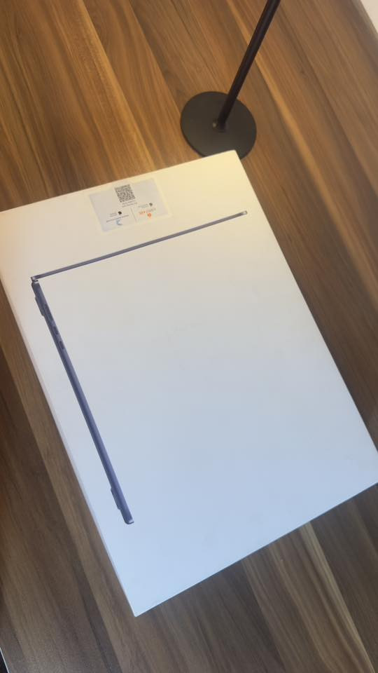 منين تلكون هيج قطع دلال وجمال🫰💙
https://t.me/Appllle_Product
Macbook Air m3 
15 icnh 
Ram 16 
Hrad 256 
لون مدنايت 
شباب القطعة اوبن بوكس فقط 
( غير مستخدم)
يعني جديدة ما مستخدمة مفتوحة لغرض الفحص فقط والتأكد من سلامة البطارية، كيس الشاشة وكيس الماك بوك وحتى الملحقات بلزكتهم انتاج 2024 
   
للطلب والأستفسار ارسال رسالة 

قناه التلي  انظموا الها انشر بيها ماكات
https://t.me/Appllle_Product

تيك توك
www.tiktok.com/@wolf.wiq
انستا
https://www.instagram.com/wolf.wiq/profilecard/?igsh=MXdpZG5maTQ5N3p1ZA==


**إذا كنت صاحب هذا الإعلان وتريد حذفه لأي سبب، رجاءا أرسل رسالة إلى الدعم الفني**