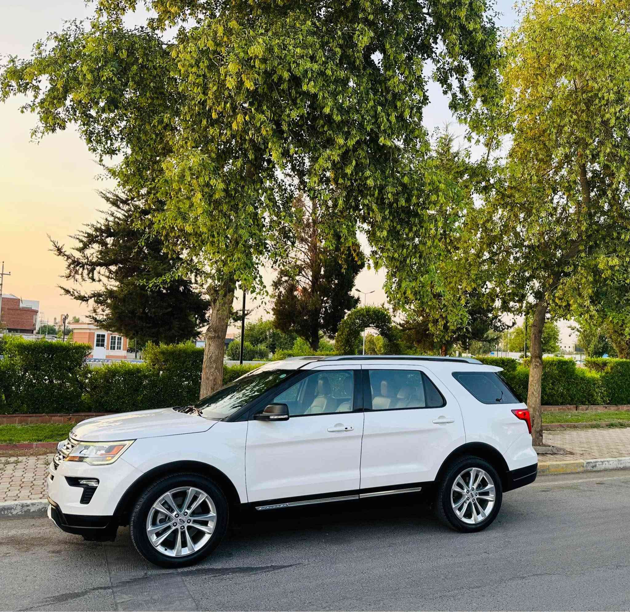 السلام  عليكم ورحمة الله وبركاته

‏‎‏‎       ——— لـلـبـيع  ———

‏‎‏‎فورد اكسبلورر   —  Ford Explorer

‏‎‏‎وراد أمريكي.     —    كلين تايتل بدون ضرر بدون حادث

‏‎‏‎الموديل           —     2019

فئة.                 —     XLT

حجم المكينه   —    V6/3500

‏‎‏‎اللون                —      ابيض

‏‎‏‎المسافه المقطوعه —  ١٤٠ الف

‏‎‏‎حاله السياره. — بدون صبغ بدون ضرر 

‏‎‏‎المواصفات 

‏‎‏‎- بصمة تشغيل 

‏‎‏‎- بصمة أبواب 

‏‎‏‎-تشغيل عن بعد 

‏‎‏‎-ترحيب عند الاقتراب 

-فتحة سقف بانوراما  

-داخل كريمى

-شاشه ديجتال

‏‎‏‎-كشنات جلد 

-كشنات اماميه تبريد 

-كشنات اماميه خلفيه تدفئه

-اناره محيطيه ب7 الوان 

-حساس امامي 

-حساس خلفي

-رادارات 360درجه 

-كامرات 360درجه

‏‎‏‎- شاشه كبيره تدعم نظام الأبل كار بلي ونظام الاندرويد 

‏‎-گير ماوس 

-اشاره بالمرايه   

‏‎‏‎- ستيرن بحركه كهربائيه 

‏‎‏‎- تبريد مركزي 

‏‎‏‎- بگ لايت LED 

‏‎-صندوق كهربائي 

‏‎-كشنات ثلاث مقعد

‏‎‏‎- كود باب 

‏‎‏‎-كرسي السايق والراكب بحركه كهربائيه

‏‎‏‎-تحكم ستيرن جهتين 

‏‎‏‎-تحديد سرعه 

‏‎‏‎-مانع انزلاق 

‏‎‏‎-ليد نهاري

‏‎‏‎باقي المواصفات المعروفه 

‏‎‏‎السعر            —      185 $ مجال

‏‎‏‎رقم السياره    —      اربيل 
بعد بيها مواصفات..
🔥مكان سيارة / اربيل
💎واتساب + فایبر 
💎رقم موبايل ☎️ 
*********** ☎️ واتساب 
*********** ☎️ واتساب

​بۆ فرۆشتن: فۆرد ئێکسپلۆرەر ٢٠١٩
​وارد ئەمریکی  فول مواسفات
بى بوياغ بى ليدراو
​بزوێنەر: ٦ پستۆن ٣٥٠٠ 
​کورسی: ٧ سەرنشین.
​سیستەمی ساردکەرەوە: ٣ پارچە تەبرید.
شاشة گةورة
بسمة
شغال
سلايد بانوراما
​کورسی شۆفێر: کارەبایی.
​گێڕ: شفتات لەسەر سوکان.
​شاشە: شاشەی گةورة
​تێبینییەکان:
​هەموو شتێکی توندوتۆڵە و هیچ کەموکوڕییەکی نییە (گێڕ، مەکینە و کارەباییات بەشەرت).
​ڕۆیشتوو: ١٤٠ هەزار 
​سەنەوی نوية
​شوێن: هةولير أربيل, العراق
