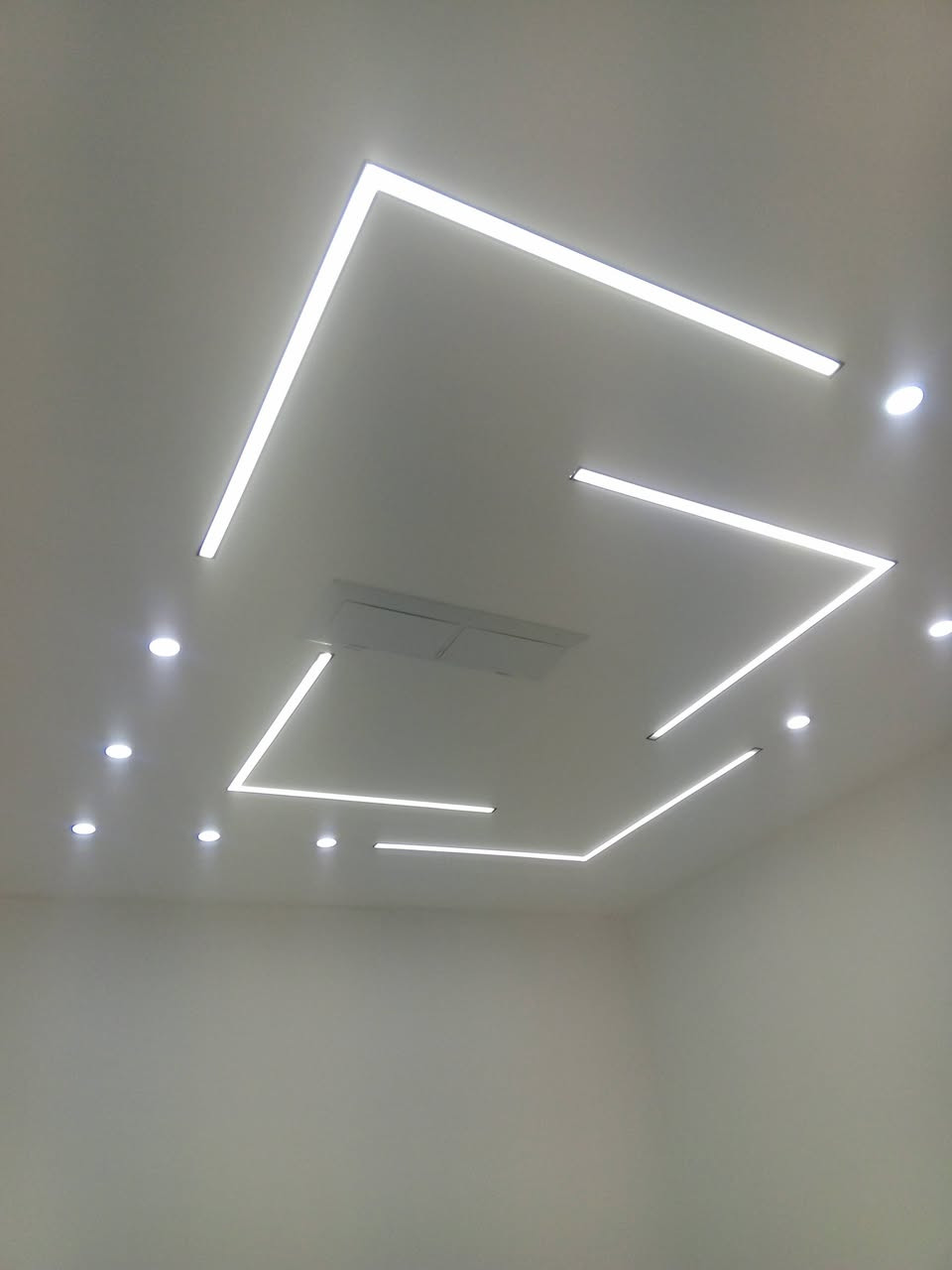 سلام عليكم انا وستا مغريبي اي واحد محتاج  استا   ايخابر ***********
