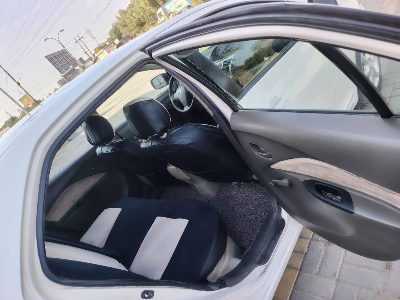 سلام عليكم من رخصة الادمن
يارس2009 خليجي
محرك 1500 مكفول
كيراوتومكفول
صدرخلفي امامي جديد
تخم تايرمع ويل بلادي
تبريد ع لسويج
شاشه كامله
مكفوله من لضربه
صبغ 3قطع فقط
نزول فيتبم مجول بلكات كله جديد
منظومة زنون شمسي لاين بلاجكتور
سياره جاهزه ع اخرحبايه
رقم بغداد الدولي 
السعر 83وبيها مجال بسيط
مكان لسياره لدوره المنصور
***********
***********
