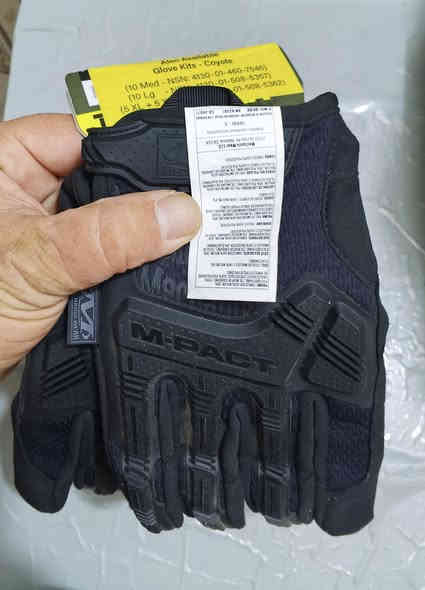 امريكي اصلي غير مستخدم
قياس مديم السعر ٣٥ الف 
***********
