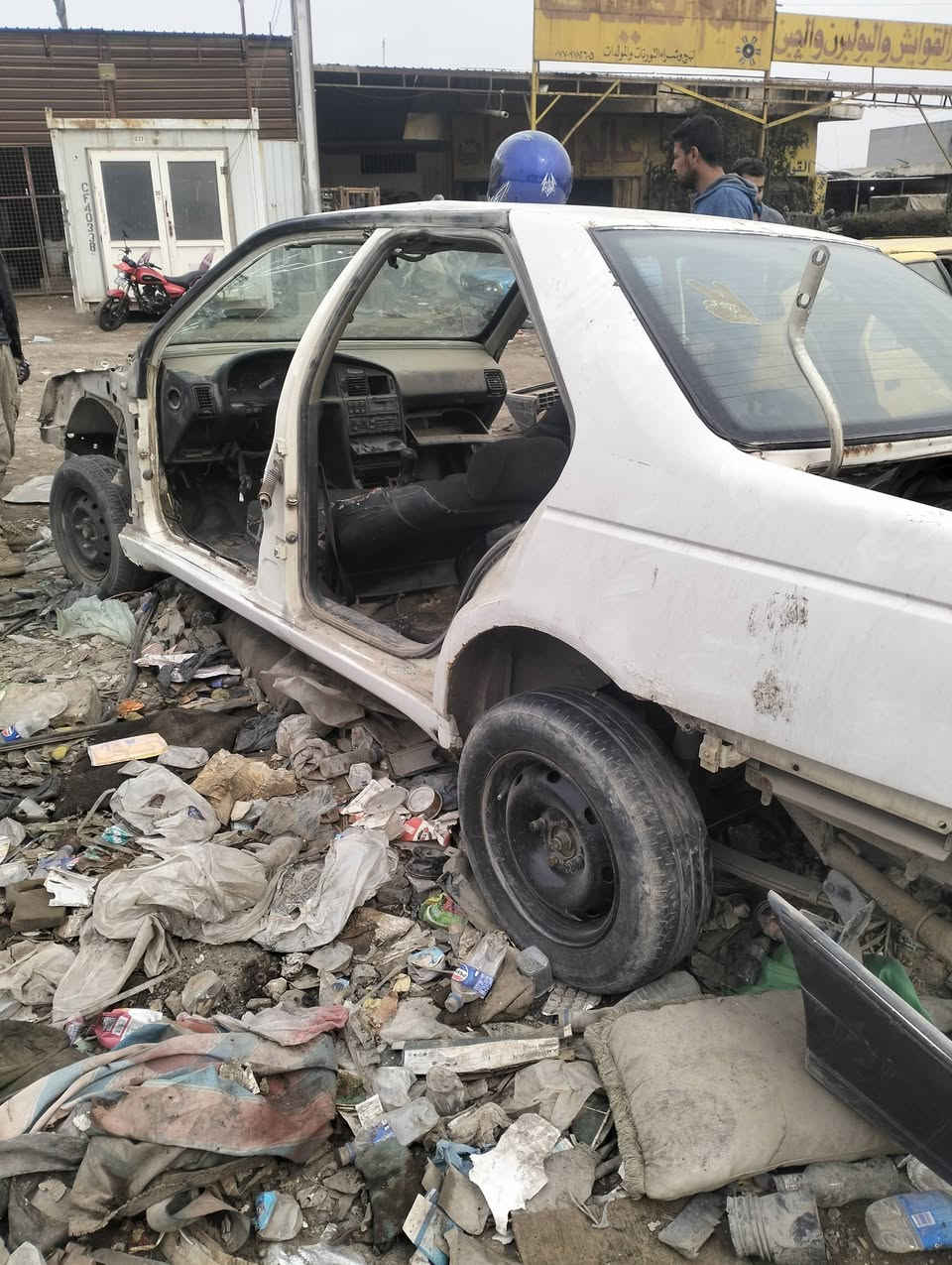 السلام عليكم 
تفصيخ بيجو روى ... شتحتاج ابيعلك 
مكاني بغداد جسر ديالى الجديد بالحي الصناعي 
***********
***********
