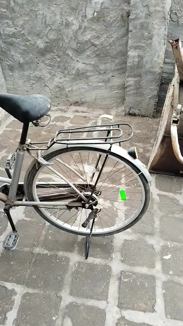 بايسكل للبيع سعره ***********مكاني الحله ورديه قرب مستشفى الكفيل
