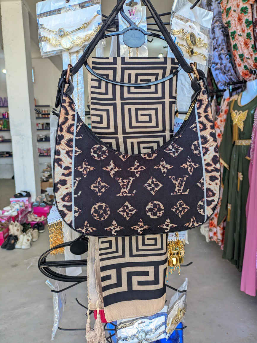 فقط ٦٠٠٠ دينار 
الموقع القيارة العوسجة مقابل محلات سعود


**إذا كنت صاحب هذا الإعلان وتريد حذفه لأي سبب، رجاءا أرسل رسالة إلى الدعم الفني**