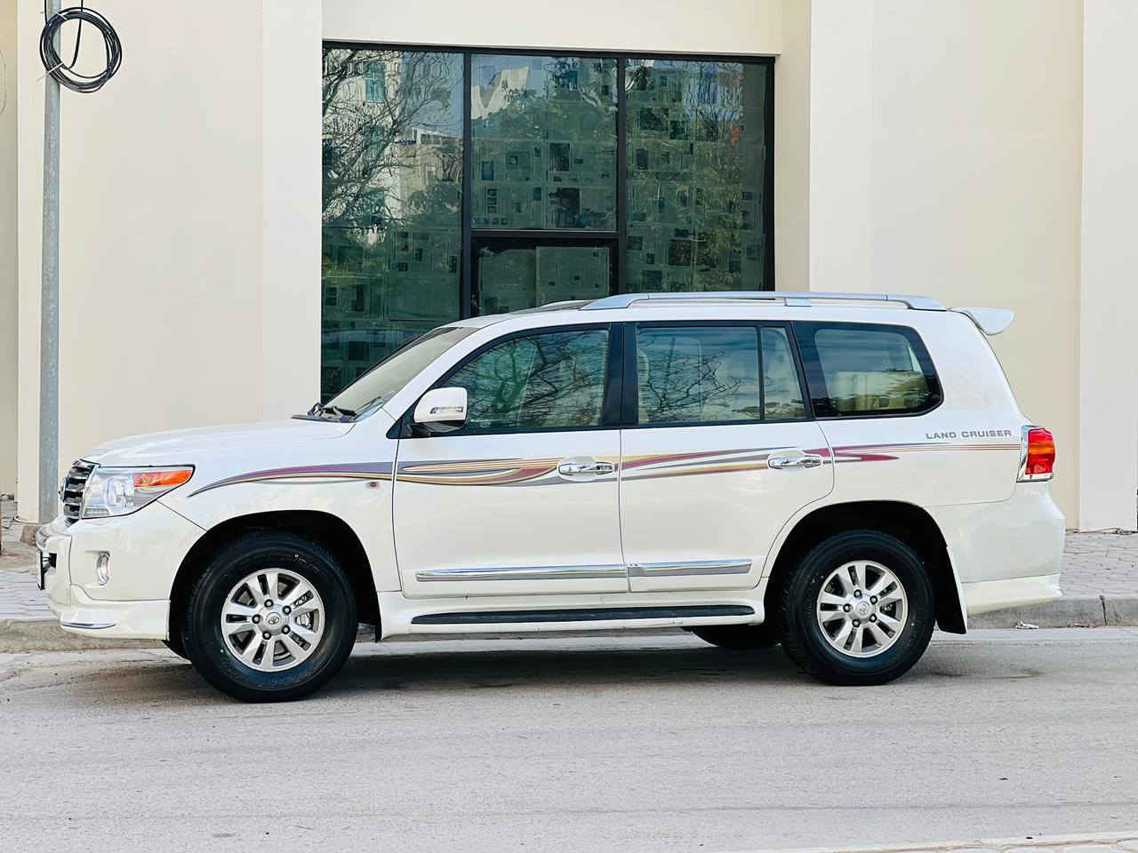 لاندكروزر مديل 2008 سعر 253 قابل للتفاوض للاستفسار الاتصال ***********  مكفوله من ضربه وتبديل بيه صبغ ثلث قطع ولباقي كفاله عامه مواصفات GXR فول فتحه سقف بصمه تشغيل سبعه 7راكب ثلث قطع تبريد شاشه كامره دواره كشنات جلد بصمه بواب مثبت سرعه فورويل ثلاجه داخليه داخل بيجي شاير بلمري مري كهربائي مكينه سته 6سلندر مكينه وكير مكفولات حداديه جديدهه تخم تاير جديد تبريد شغال ثلج سنويه لل 30 مشروع وطني مكان سياره كربلاء كربلاء, العراق
