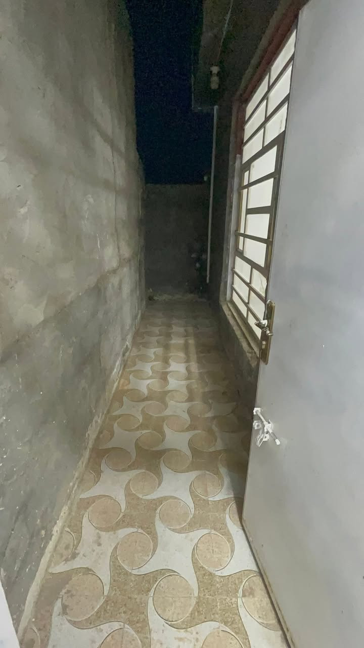 بيت لإيجار مساحه ٢٠٠ متر جاهز عله خير حبايه
مي وكرهباء وسخان وموطور مي كلبات وبنكات بيت جديد 
مكانه بابل حله بنيل مقابل مدرسه صينيه ***********
