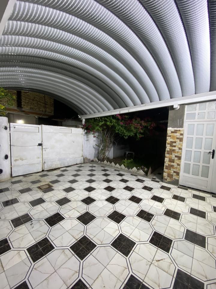 دار للبيع مساحه 200متر بناء حديث
سند 25ملك صرف غرفتين وصاله ومطبخ وكليدور ومجمع صحيات كراج +حديقه 

بيت جاهز 

عنوان منطقه گريطعه قرب اسواق ايوب الويساري 

***********

واتساب
