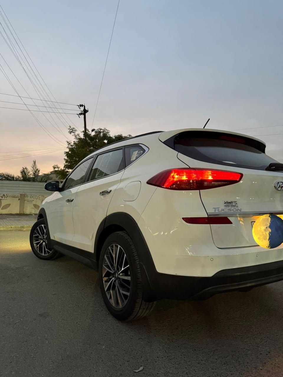 سلام عليكم توسان 2020 فول موصفات رقم بغداد الجديد الموصفات كامره جلد بانوراما كرسي كهرباء شاشه مري شفط سايد بريك بالرجل السياره مكفوله من الصبغ كير مكينه مكفول من الصبغ / مكانها بغداد قرب جسر العامريه رقم الهاتف *********** 
السعر  202 وبيها مجال بسيط
