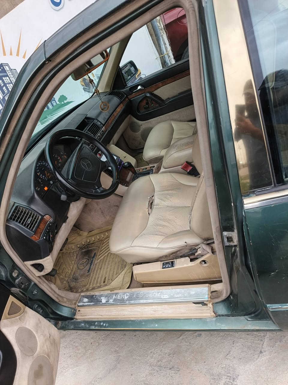 محرك 3000 vvt
موديل ١٩٩٣ 
حجم 320 باب طويل 
تبريد شغال 
مري جانبيه كهرباء
كهربائيات شغاله الكيلو متر والرون 
وكيج بانزين وكيج حماوه
كيج دهن ساعه كلها شغاله مابيها نقص
لايت عالي منظومة زنون 
شاشه أندرويد كامرا خلفيه HD
دبل جام
صدر أمامي خلفي 
غرفتها جديده داخل جلد
فتحه سقف طكتين
خمسة ويل كب
كشنات كهرباء
السعر 58
تجي وتشوف أحلى من الصور 
العنوان بغداد حي الجهاد
هاتف ***********
