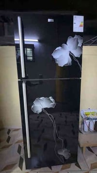 ثلاجة للبيع جديدة السعر ٤٥٠ وبيها مجال الاتصال على هاذا الرقم ٠٧٧٠٣٨٥٥...